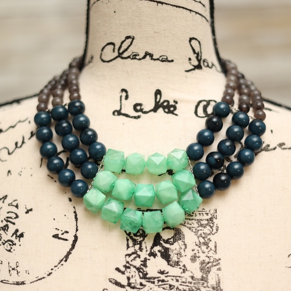 Beaded necklace and bracelet - Picture 11 of 11